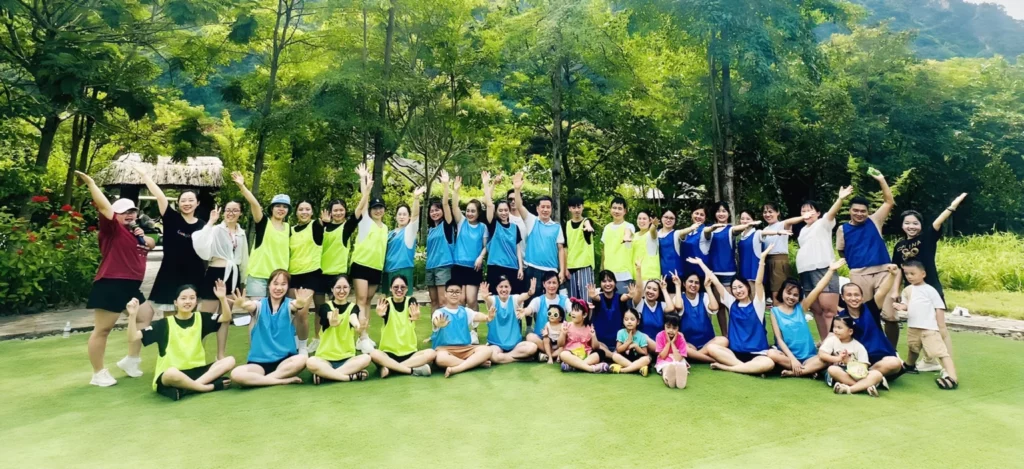 Tập thể giới thiệu